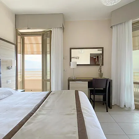 Hotel Capri & 3*
