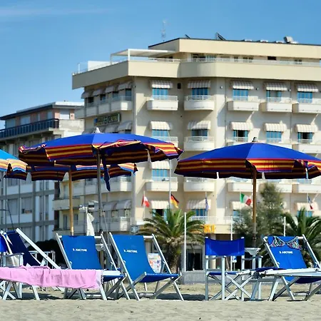 Hotel Capri & 3*